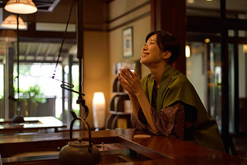 「ハッピーアワー」にラウンジへ。こだわりのお酒で乾杯♩3725025