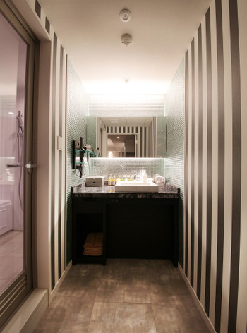 ルームサービス、快適なバスルームなど、お泊まりに便利な設備も4230614