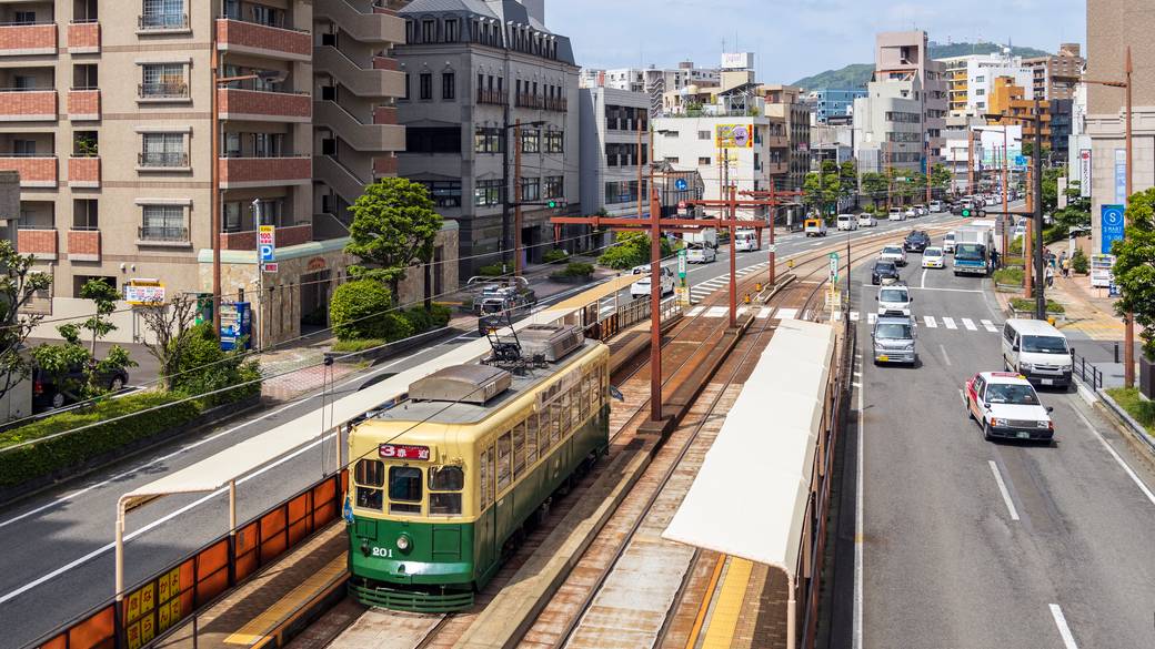長崎の街を走る路面電車 / 1