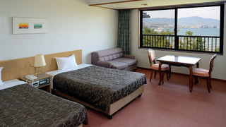 海を眺める洋室 禁煙（27.95平米）