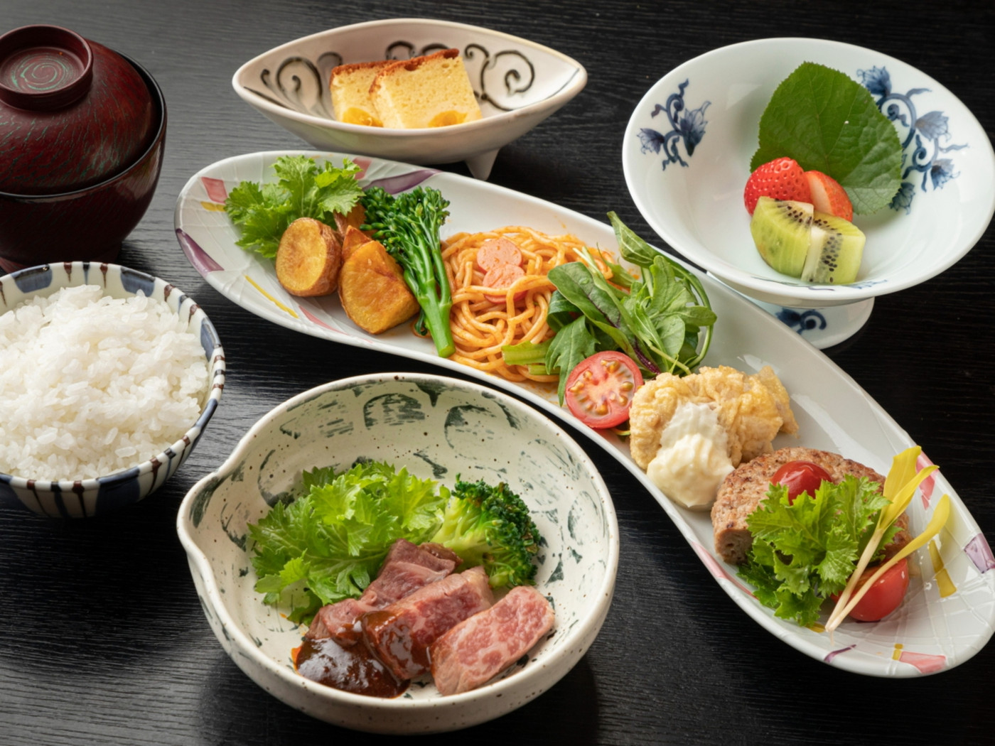 湯めぐりが楽しめる13のお湯と、昔懐かしい雰囲気が素敵なお宿4237858