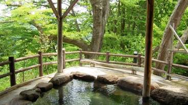 山沿い露天風呂(1) / 4