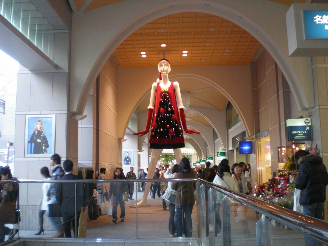 名鉄百貨店の広告塔で、今や名古屋のPRを引き受けるスレンダー美人724885