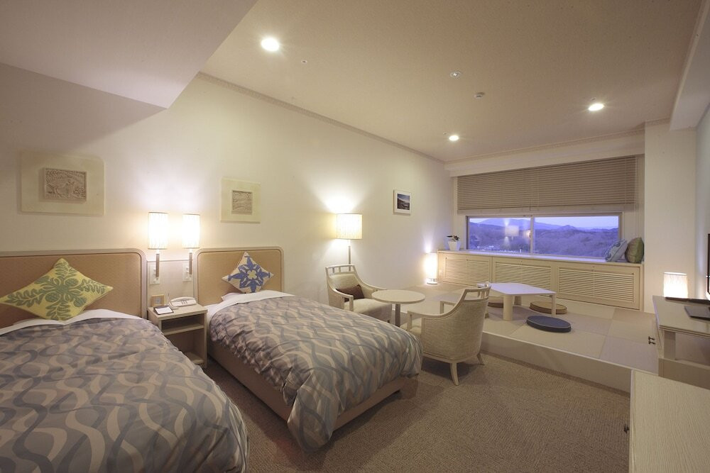 1.【福島県】モノリスタワー（スパリゾートハワイアンズ）4241009