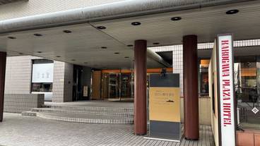 施設の入り口 / 4