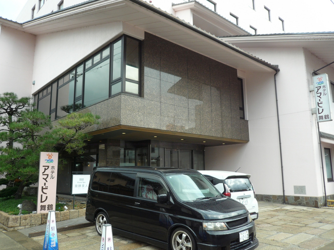 コンパクトな玄関前