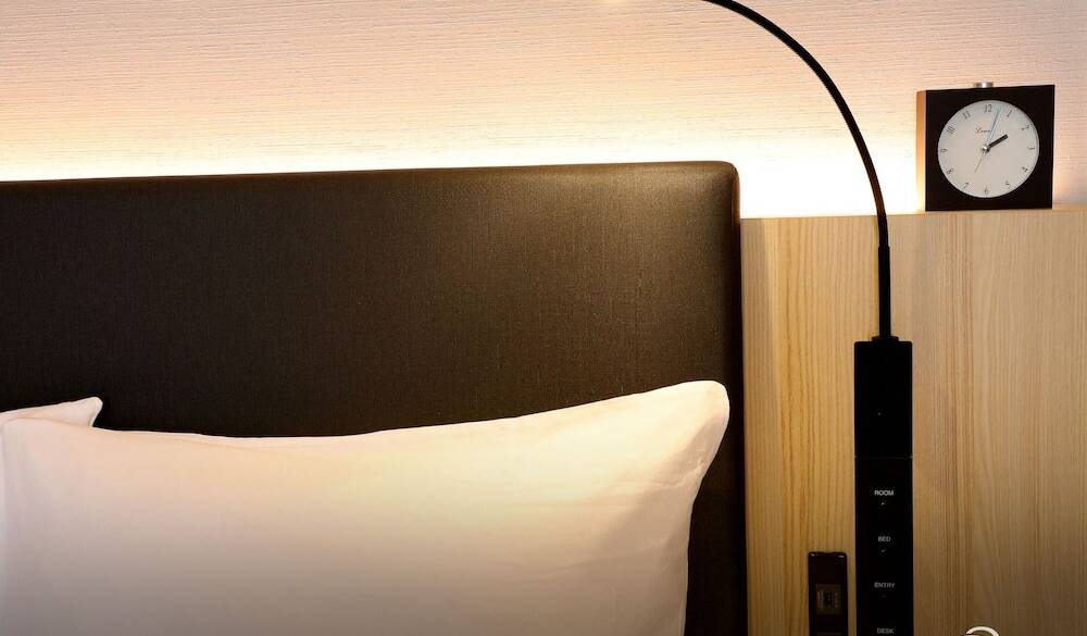 ベッドサイド / 2