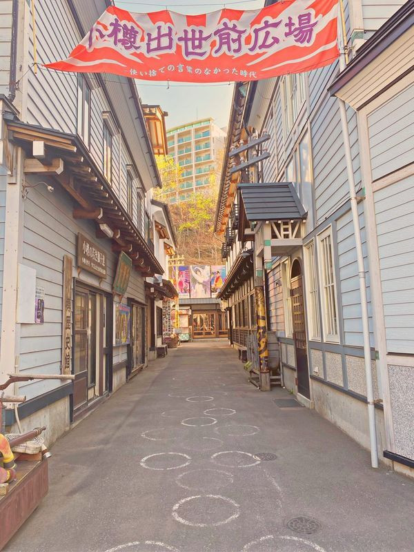 まるで映画のセットのような、「小樽出抜小路」の風景 / 4