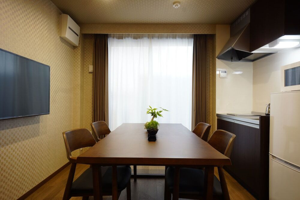 客室内のダイニングエリア