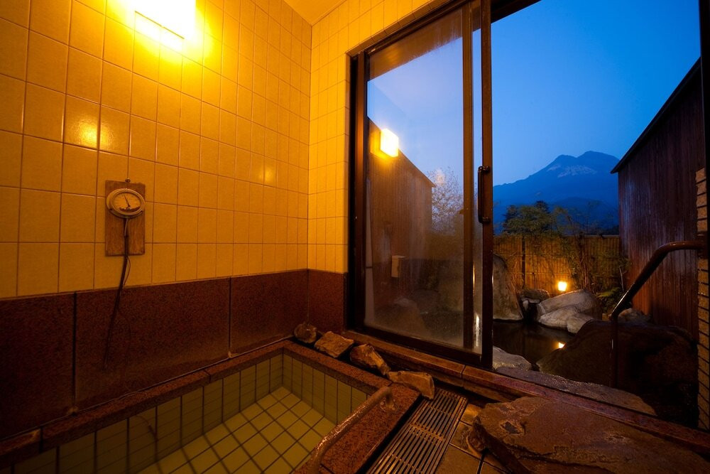 1. 由布岳を一望できる貸切風呂「柚富の郷 彩岳館」4090450