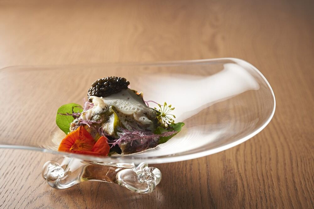 併設された、宮古島食材×フランス料理のレストランが人気！3492451