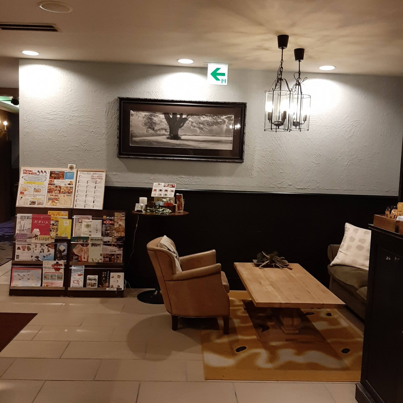 フロント横のソファー