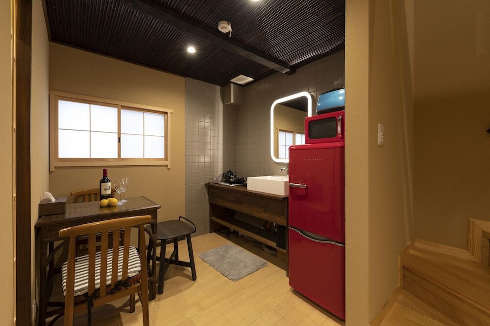 客室内のダイニングエリア