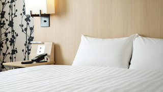 ダブルルーム クイーンベッド 1 台 禁煙