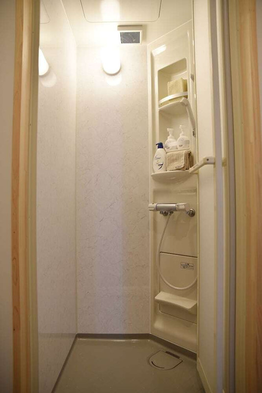 バスルームのシャワー