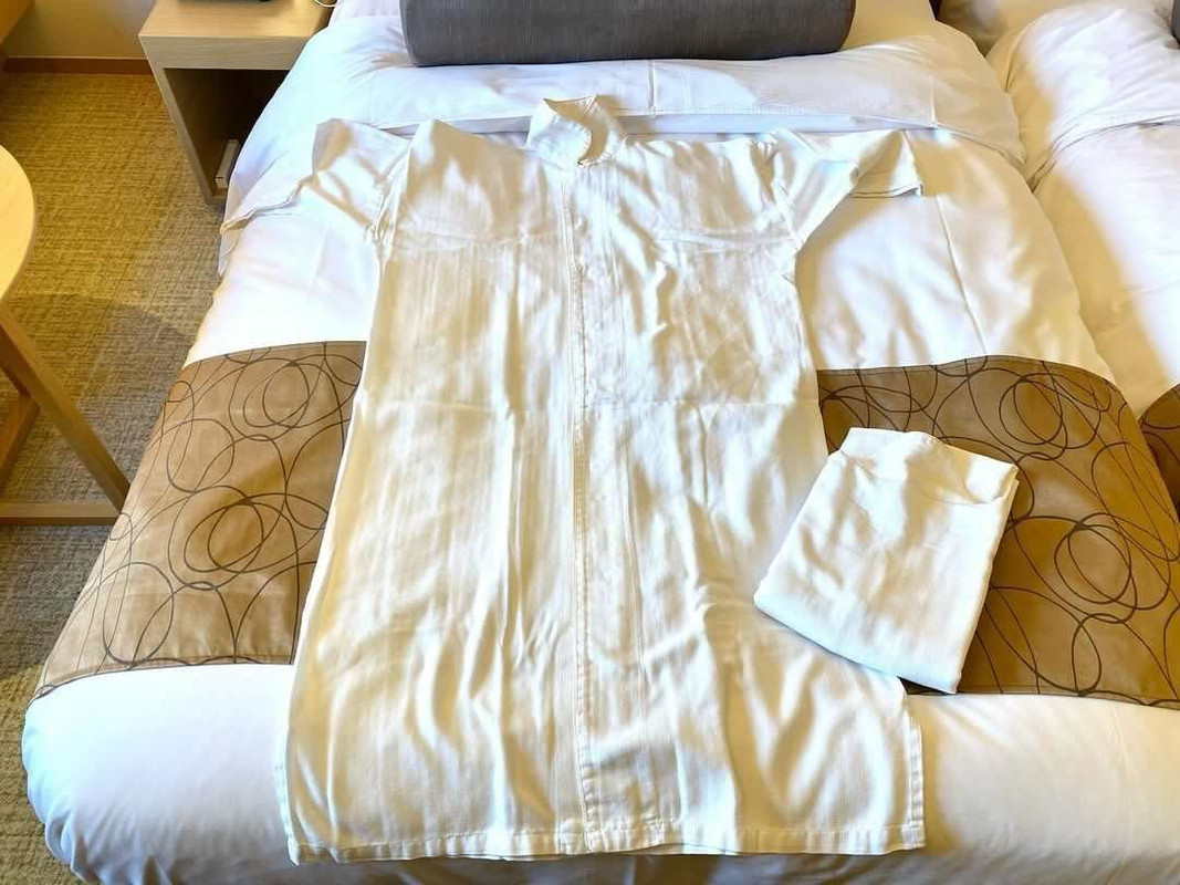 パジャマはワンピースタイプ。子供用パジャマはないので、持参するのがおすすめ / 7