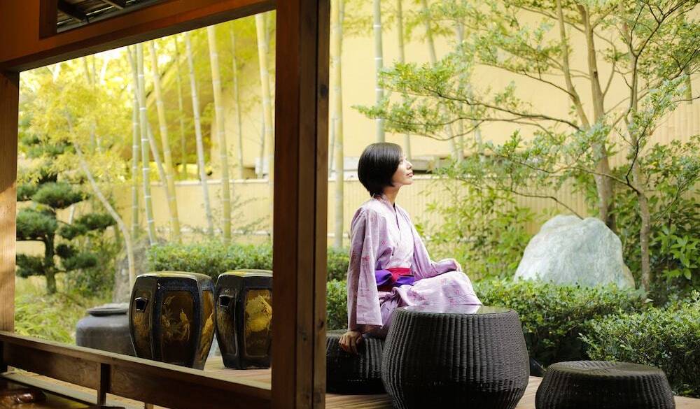 中庭にてほっとひと息 / 3