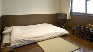 トラディショナル ダブルルーム セミダブルベッド 1 台 (For 1 people,Check in time 4pm-10pm)