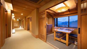 客室内のダイニングエリア / 14