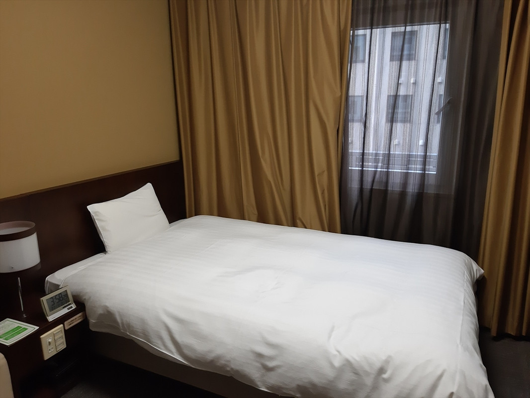 シンプル・機能的・清潔な客室。