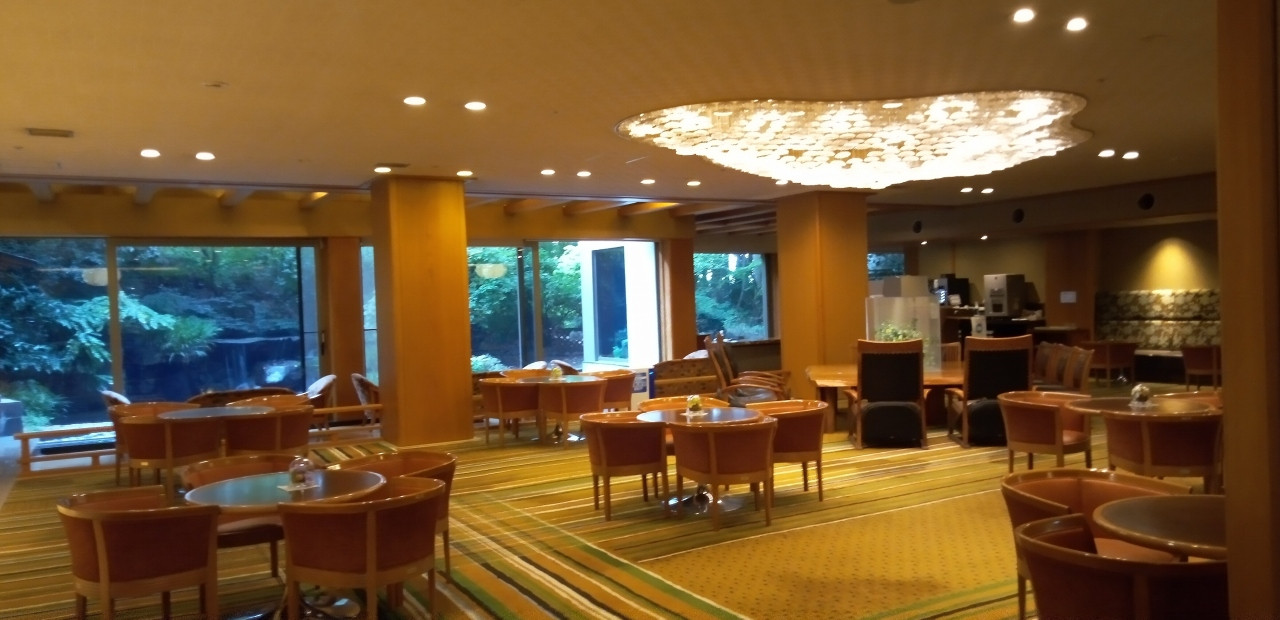 ロビーです。右奥にフリードリンクコーナーがあります。