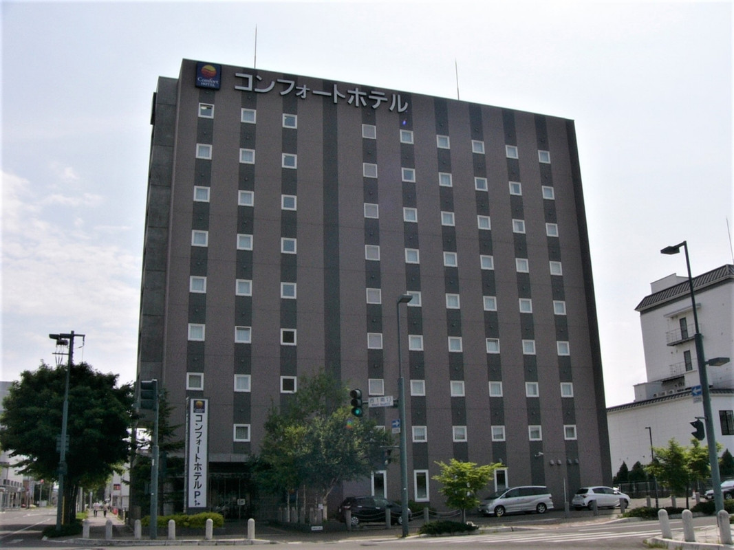ＪＲ帯広駅　東側に建つシックな色合いです
