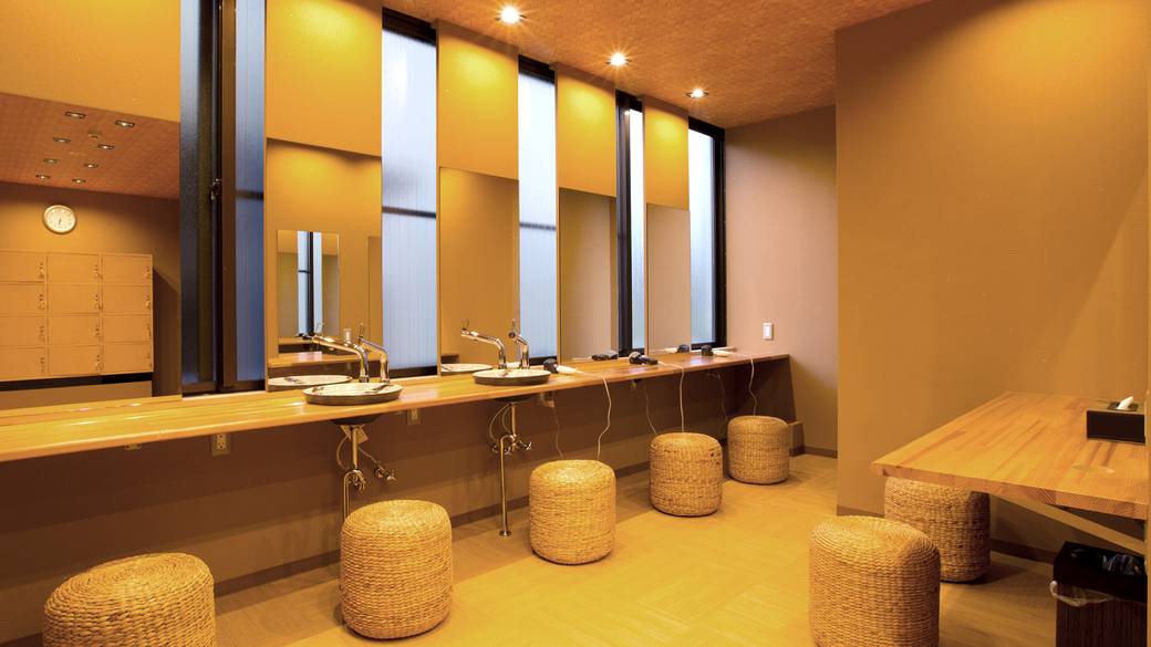 すっきりとした脱衣場 / 2