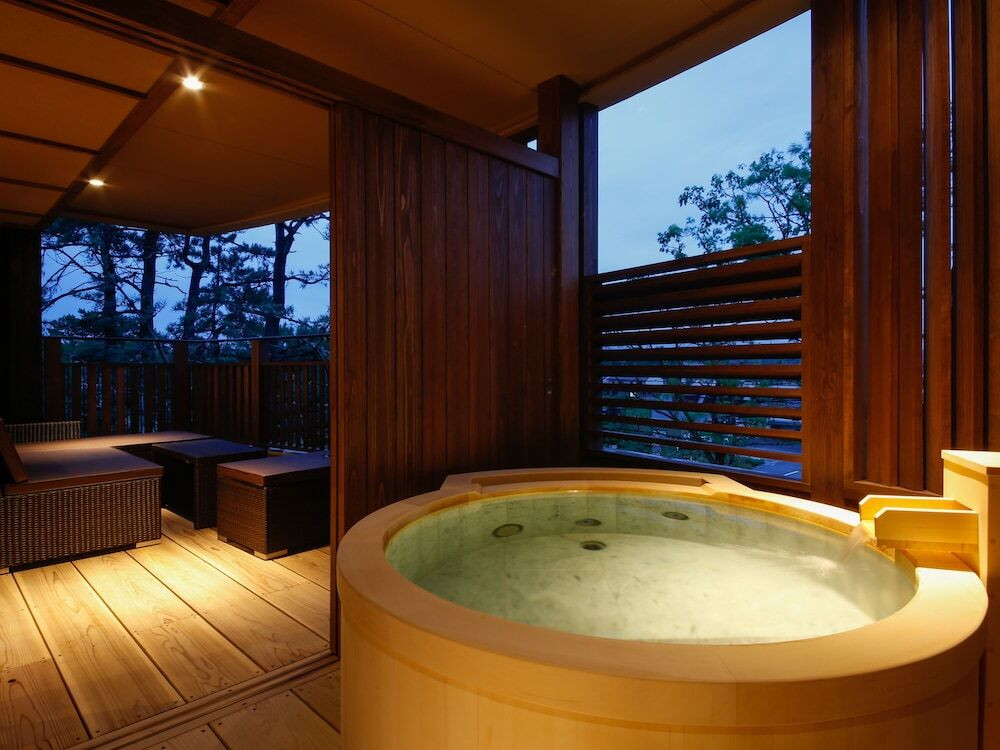 全室に温泉露天風呂とプライベートテラス付き。美人の湯に身をゆだねる4262039