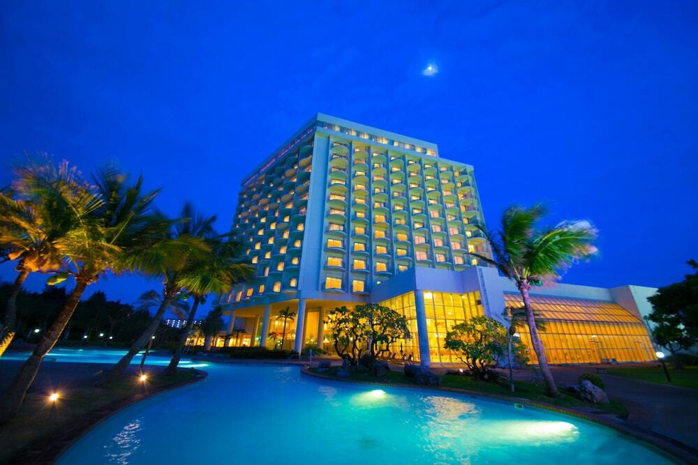 開催月：4月第2土曜／会場：トロピカルビーチ（宜野湾海浜公園）／ 花火打ち上げ時間：約1時間（1万発）4088103