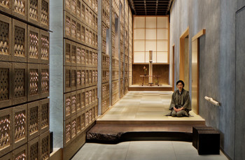 Inside HOSHINOYA Tokyo 56441091Because the interior of HOSHINOYA Tokyo is tatami-matted, you will be asked to take off your shoes at the entrance.