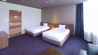 [禁煙] スーペリア最上階ツイン内風呂なし（街側）