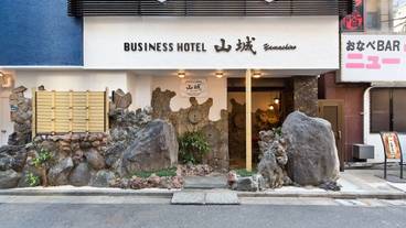 施設の正面 / 2