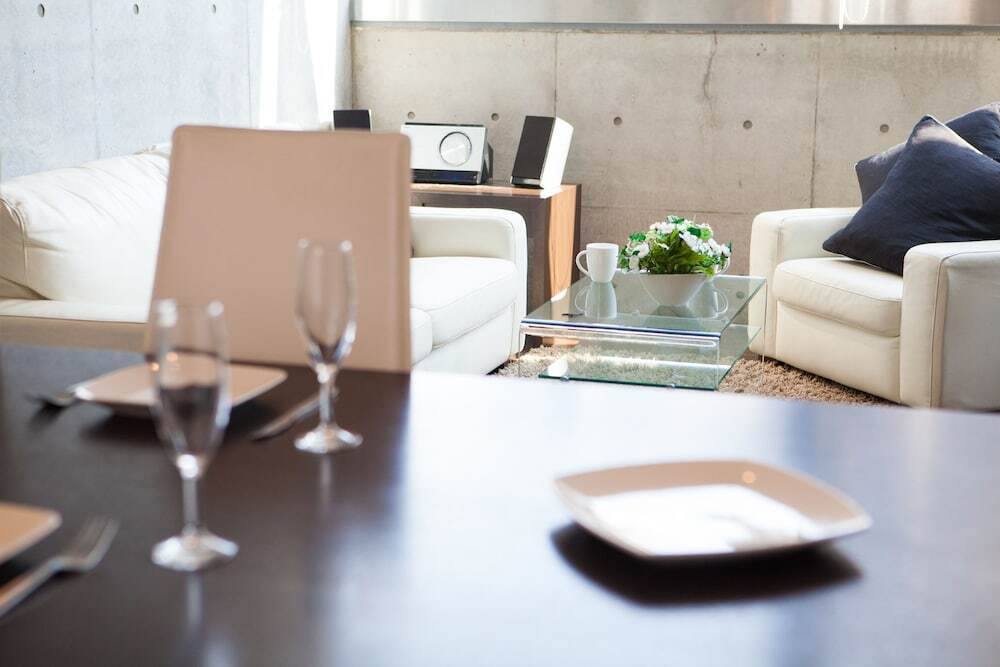 客室内のダイニングエリア