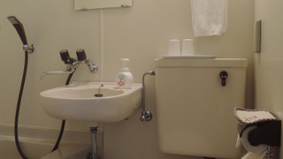 スタンダードダブルルーム　共用バスルーム・トイレ付