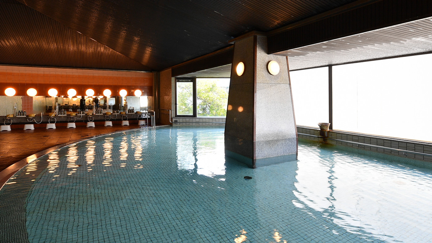 ロビーから見えるおしゃれな庭園にうっとり!温泉付きの客室も4260349