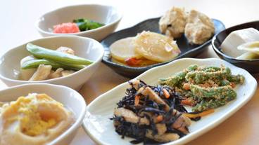 朝食盛り付け例4 / 5