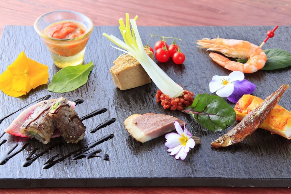 紅葉と向かい合って夕食タイム3434936