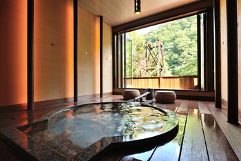 ゆとりのある客室露天風呂で、好きなだけ温泉浴3434187