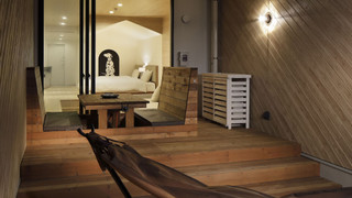 バークロッジ(ポートエリアにてチェックイン)