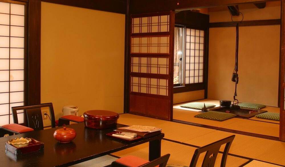 囲炉裏付きの「桐の家」 / 2