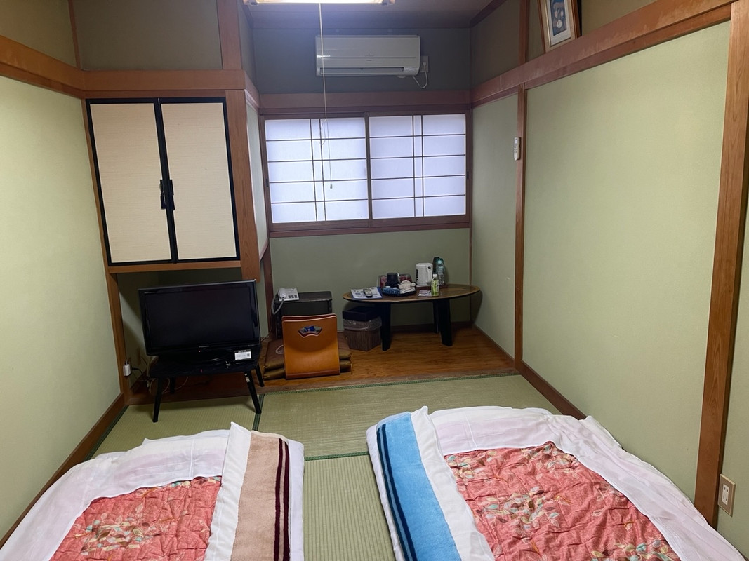 お茶のペットボトルは私物です