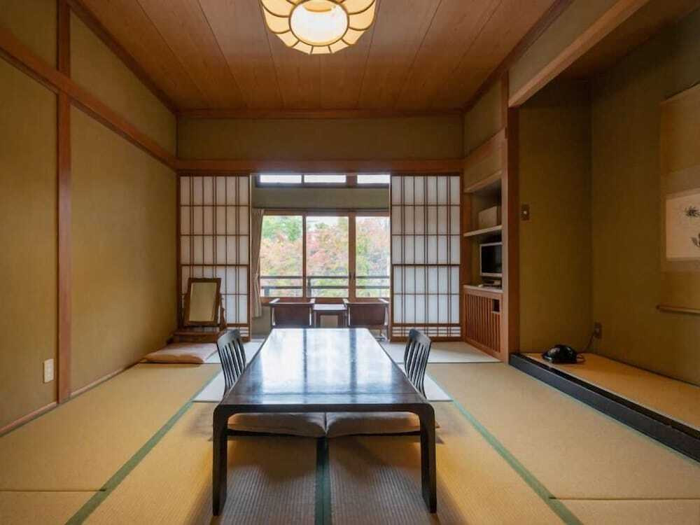 2つの源泉を引いた温泉が自慢！おしゃべりが弾む足湯も3951868