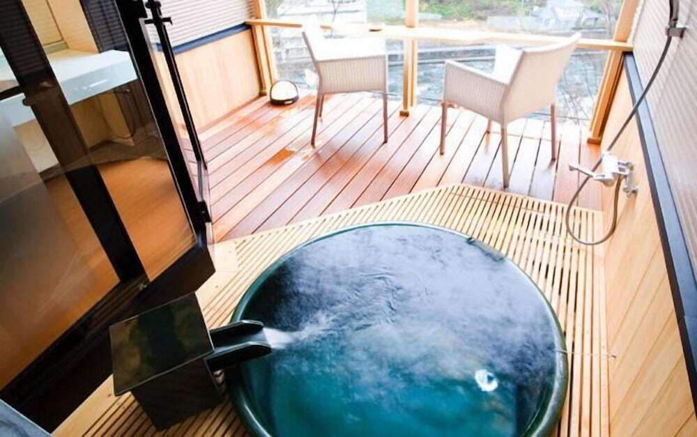 全室リバービュー。玖珠川のせせらぎに包まれて温泉浴を3379878