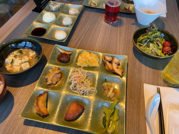 朝から元気に
中華の朝食ビュッフェ / 4