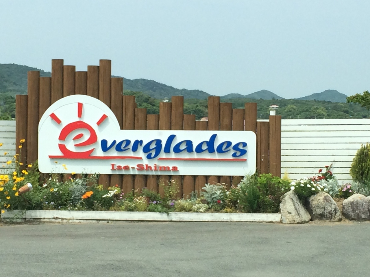 優雅にカヌーもできる!水辺のグランピングサイト4084506