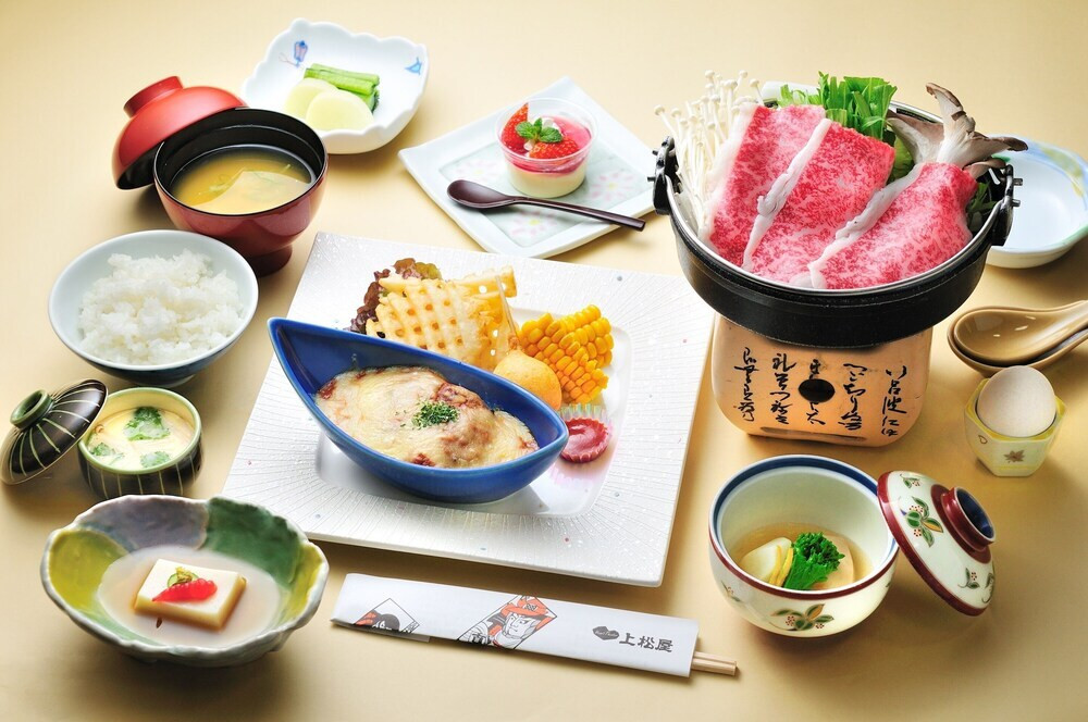 旅館のお食事処