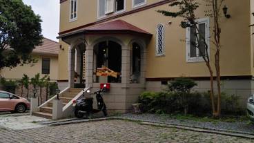 施設の入り口 / 13