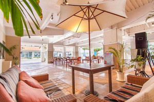 心地よい海風が吹き抜けるパティオ