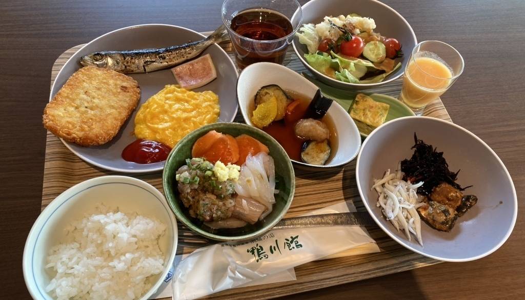 地元食材を味わう朝食
ルームサービスも可 / 1