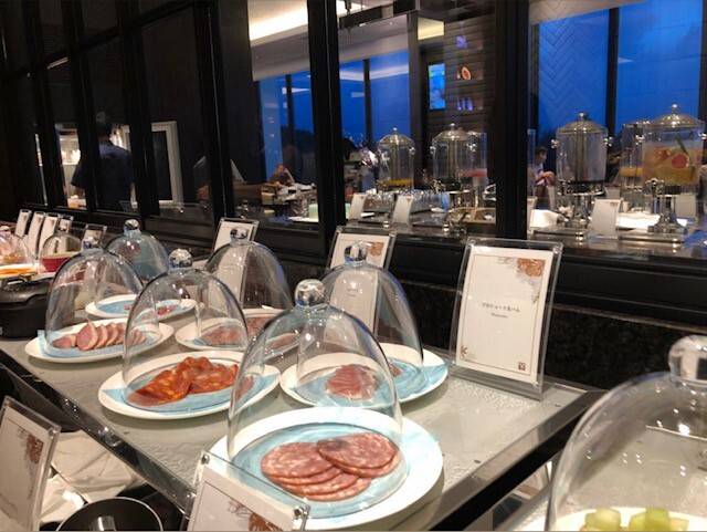 ラウンジサービスの例(2) / 3